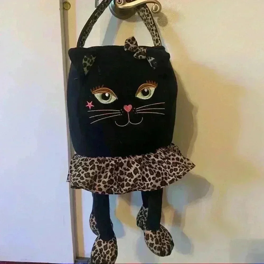 Cute kitty cat basket with meowing sound